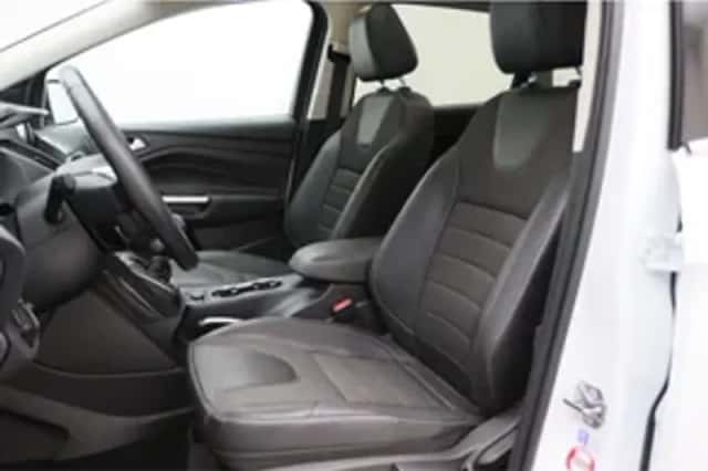 Ford Kuga (2016) thumbnail 3