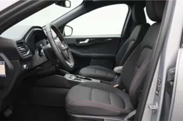 Ford Kuga (2022) thumbnail 3