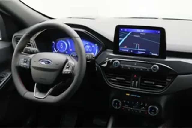 Ford Kuga (2023) thumbnail 5