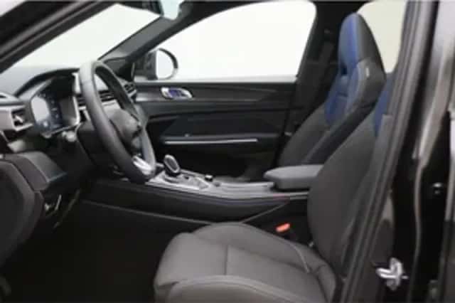 Lynk & Co 01 (2023) thumbnail 3
