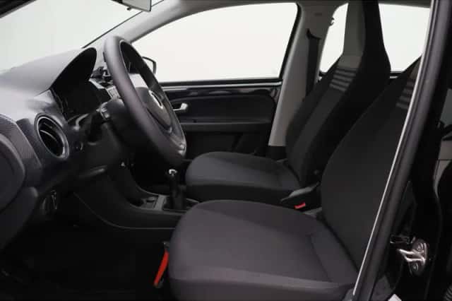 Volkswagen Up! (2021) thumbnail 6