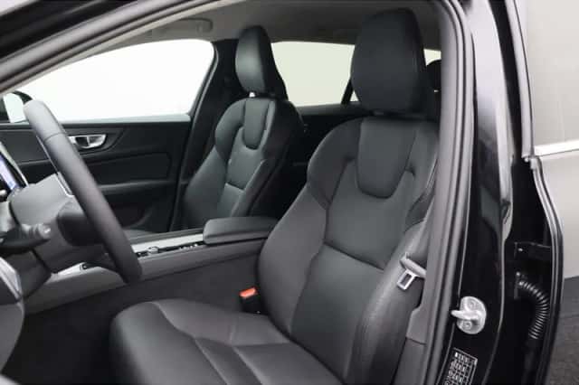 Volvo V60 (2022) thumbnail 5
