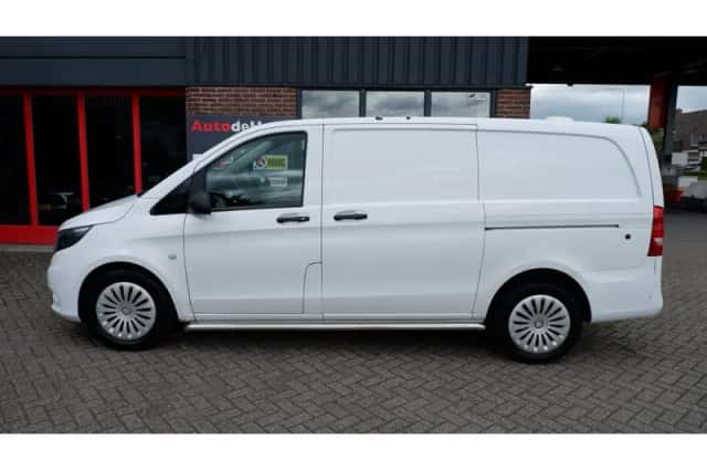 Mercedes-Benz Vito (2017) thumbnail 2