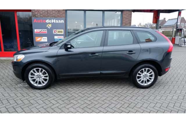 Volvo XC60 (2010) thumbnail 2