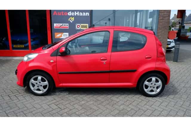 Peugeot 107 (2008) thumbnail 2