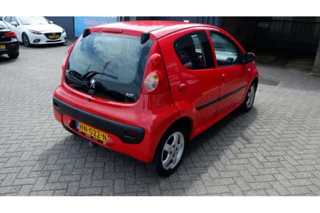 Peugeot 107 (2008) thumbnail 4