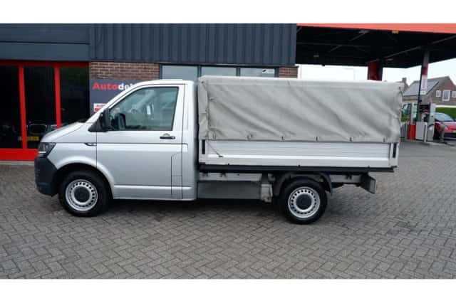 Volkswagen Transporter (2015) thumbnail 2