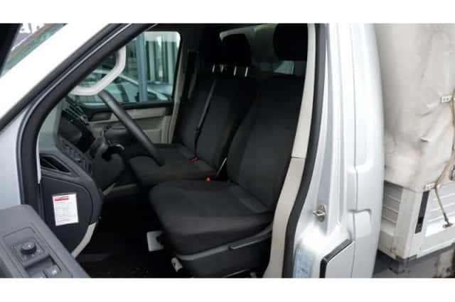 Volkswagen Transporter (2015) thumbnail 5
