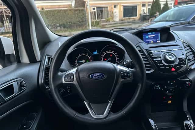 Ford EcoSport (2017) thumbnail 4