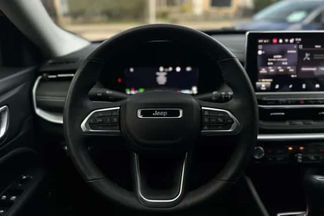 Jeep Compass (2024) thumbnail 4