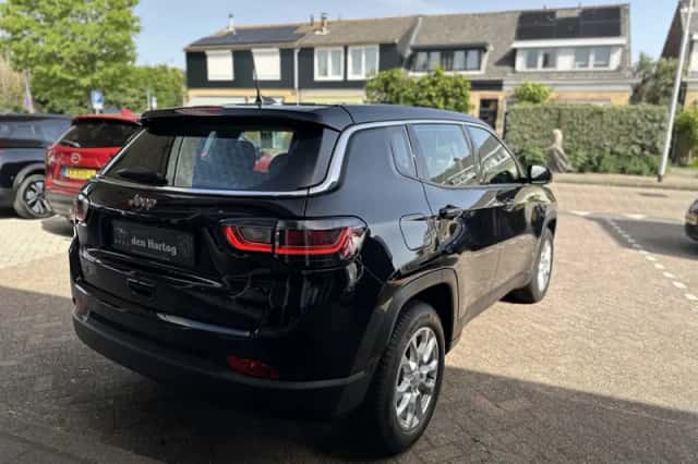 Jeep Compass (2024) thumbnail 3