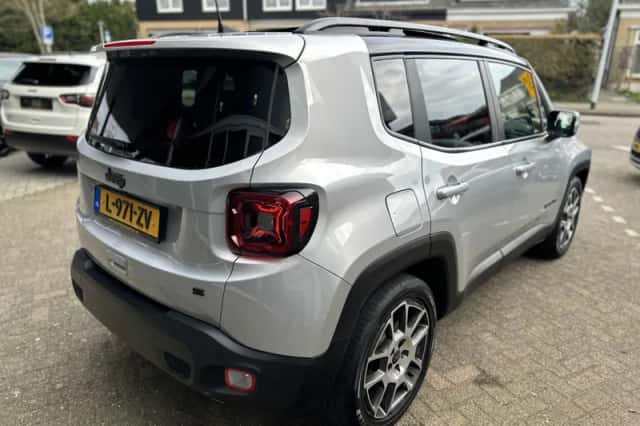 Jeep Renegade (2021) thumbnail 3