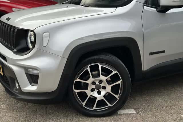Jeep Renegade (2021) thumbnail 4