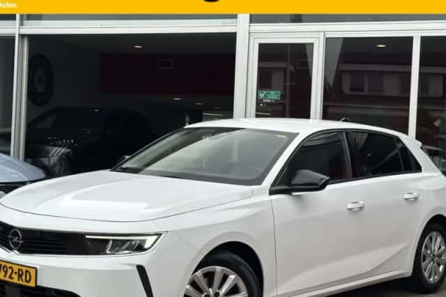 Opel Astra (2022) thumbnail 1