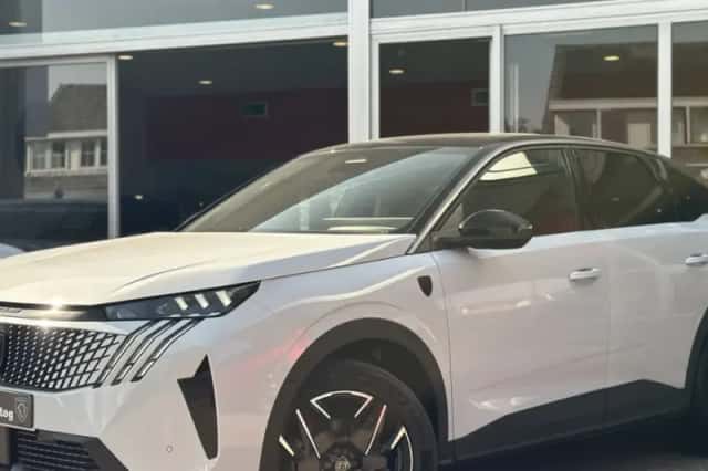 Peugeot 3008 (2025) thumbnail 1
