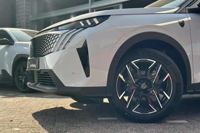 Peugeot 3008 (2025) thumbnail 4