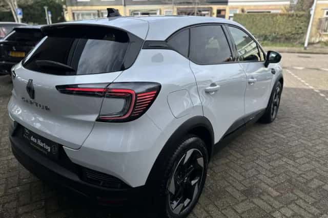 Renault Captur (2025) thumbnail 3