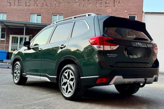 Subaru Forester (2022) thumbnail 5