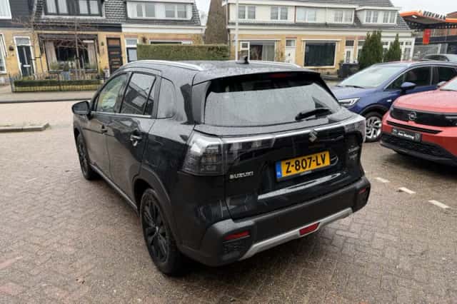 Suzuki S-Cross (2024) thumbnail 4