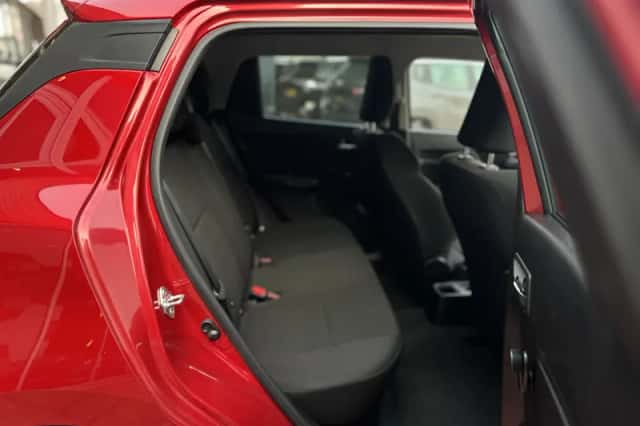 Suzuki Swift (2018) thumbnail 6