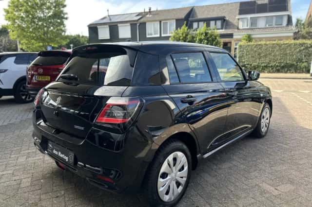 Suzuki Swift (2025) thumbnail 3