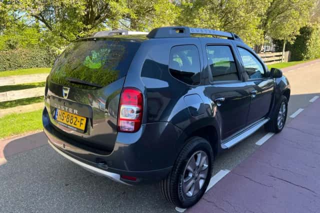 Dacia Duster (2016) thumbnail 3