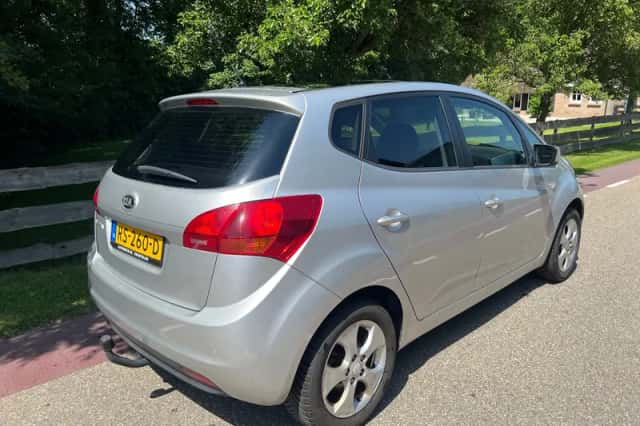 Kia Venga (2014) thumbnail 3