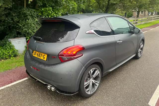 Peugeot 208 (2016) thumbnail 3