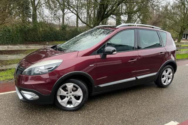 Renault Scénic (2014) thumbnail 2