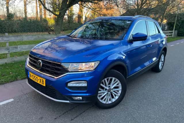 Volkswagen T-Roc (2022) thumbnail 1