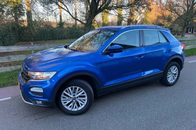Volkswagen T-Roc (2022) thumbnail 2