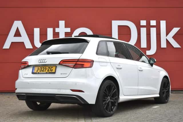Audi A3 (2017) thumbnail 2
