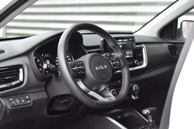 Kia Stonic (2024) thumbnail 4