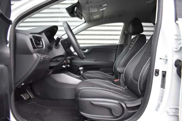Kia Stonic (2024) thumbnail 5