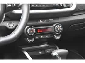 Kia Stonic (2024) thumbnail 5