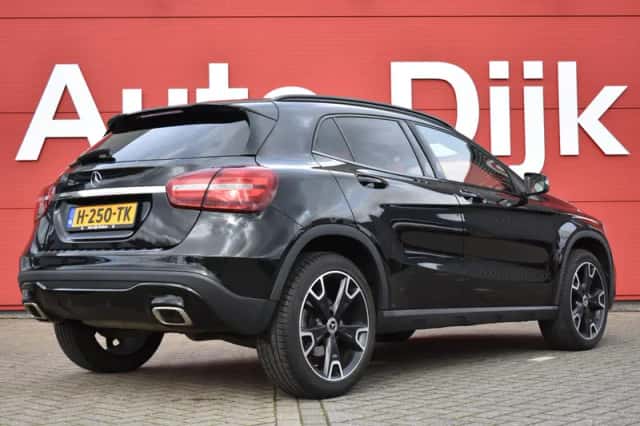 Mercedes-Benz GLA (2019) thumbnail 2