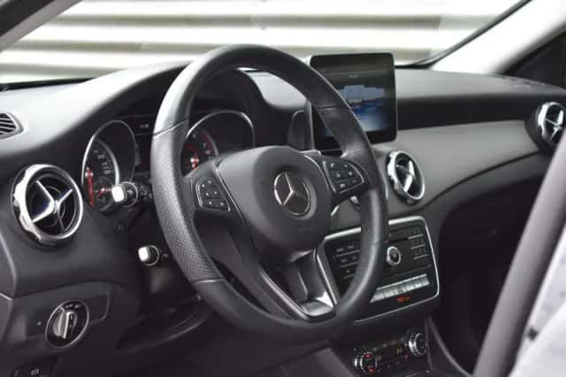 Mercedes-Benz GLA (2019) thumbnail 4