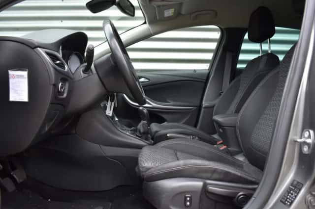 Opel Astra (2018) thumbnail 3