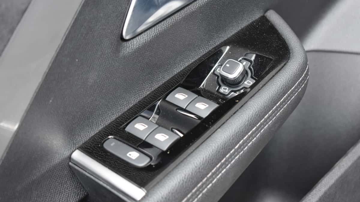 Opel Astra (2024) — foto 1