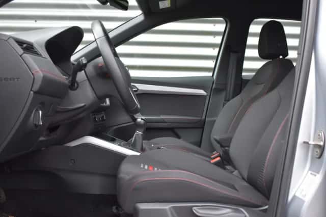 SEAT Arona (2021) thumbnail 3