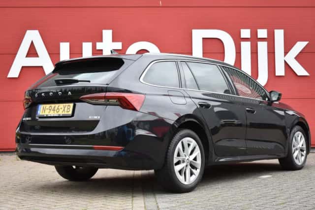 Škoda Octavia (2022) thumbnail 2
