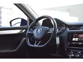 Škoda Octavia (2017) thumbnail 3