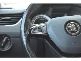 Škoda Octavia (2017) thumbnail 9