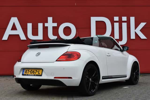 Volkswagen Beetle (2013) thumbnail 3