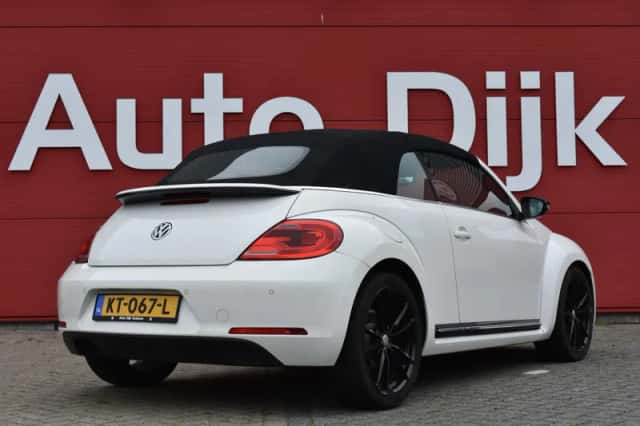 Volkswagen Beetle (2013) thumbnail 4