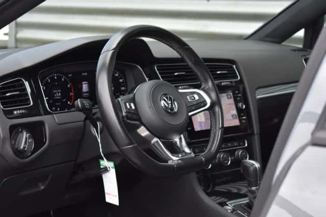 Volkswagen Golf (2017) thumbnail 6