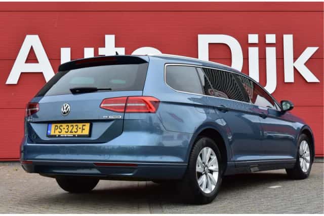 Volkswagen Passat (2018) thumbnail 2