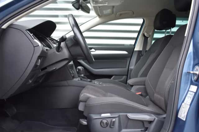 Volkswagen Passat (2018) thumbnail 3