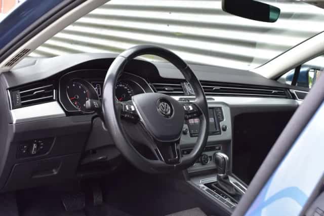 Volkswagen Passat (2018) thumbnail 5
