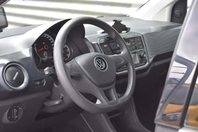 Volkswagen Up! (2021) thumbnail 4